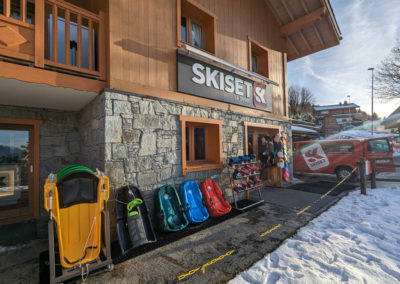 Magasin location de ski Skiset Les Carroz - Le Strato - www.skishop-lescarroz.com